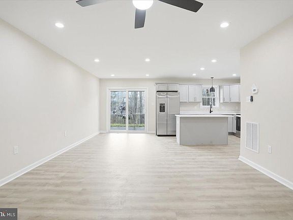 4th image of 718 Panther Dr