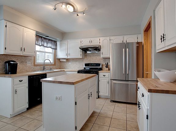 5th image of 125 N Royal Oak Dr