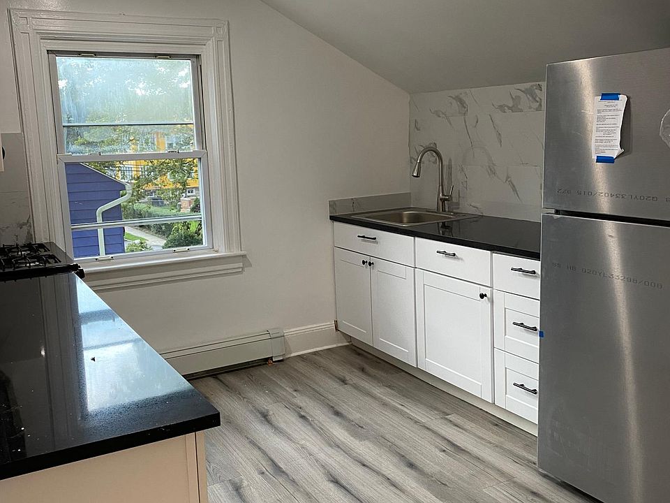 1st image of 214 Tecumseh Ave #3