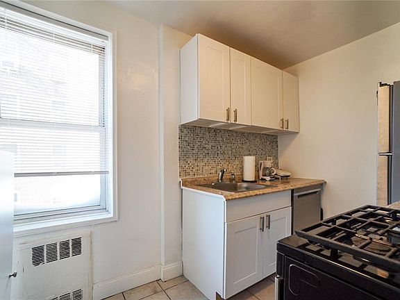 3rd image of 387 Avenue S APT 3E