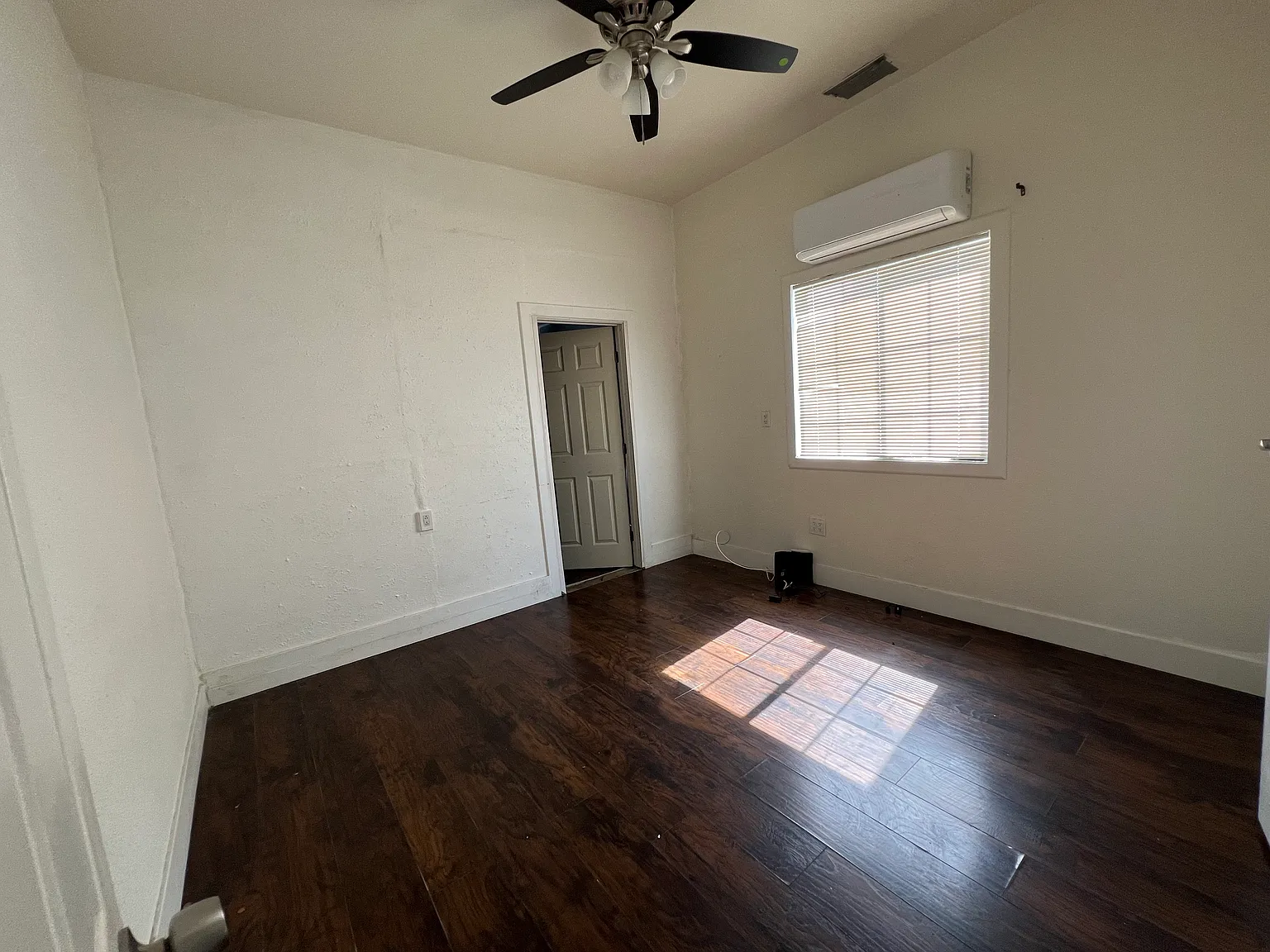 1079 W Belleview St — Photo 4