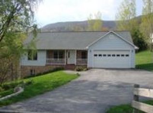 118 Cave Hill Rd, Newport, VA 24128