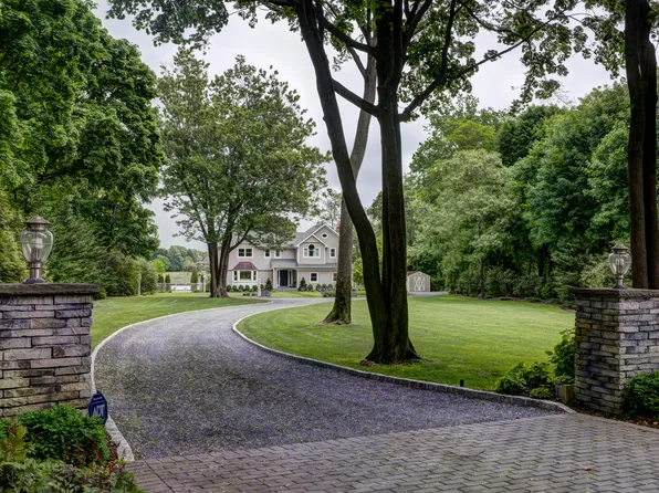 https://photos.zillowstatic.com/fp/97eef967ab3f58350b2e95c008022ccd-p_e.webp