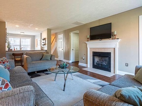 5th image of 140 Blue Leaf Dr