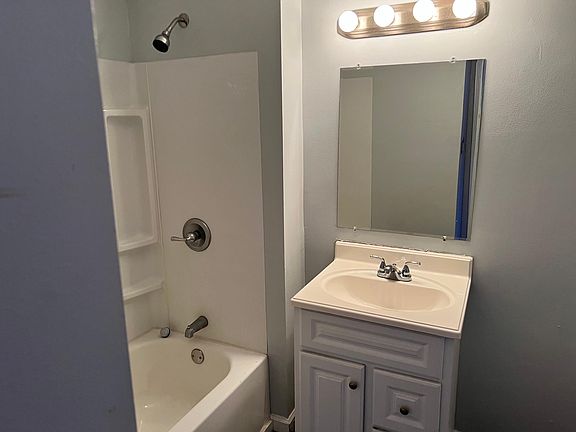 4th image of 936 Avenue C