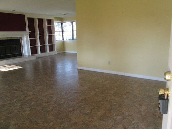 5th image of 117 S Lake Dr