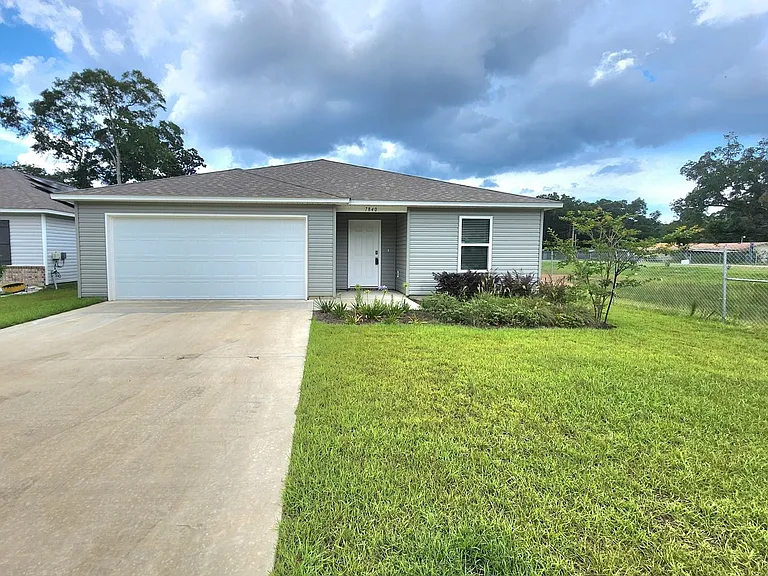 7840 Maxton Rd — Photo 1