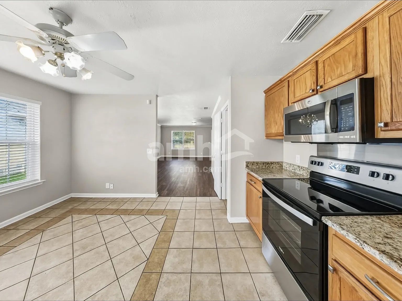 3 bed, 2.0 bath, 1894 sqft, $2,195 — Photo 3