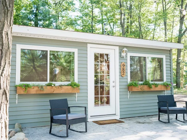 982 Lake St, Harrison, MI 48625