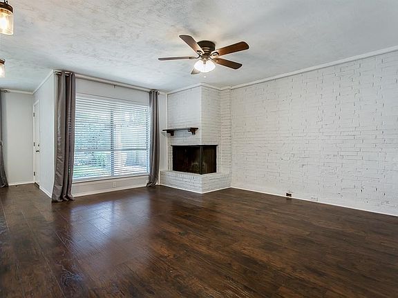 3rd image of 4018 Towngate Blvd