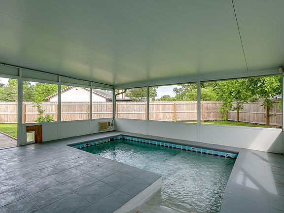 3rd image of 1936 Apopka Dr