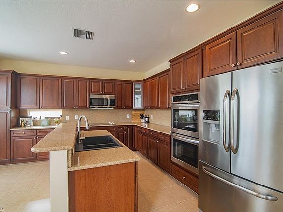 5th image of 9726 Silvercreek Ct