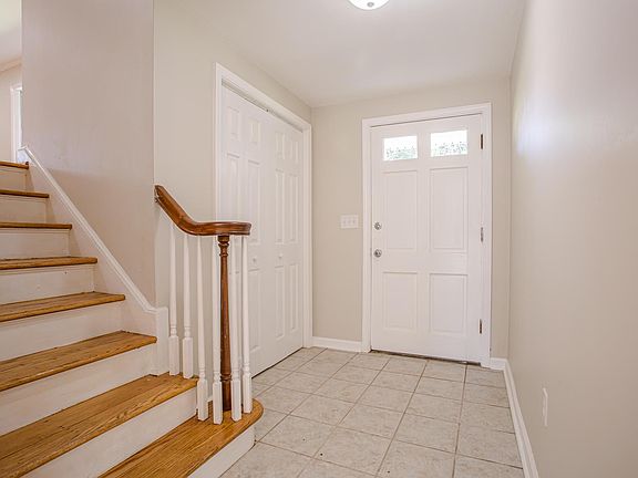 5th image of 927 Peyton St