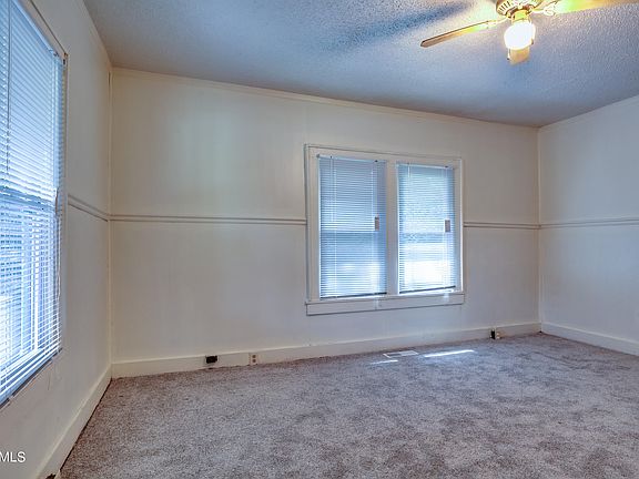 3rd image of 715 Fern St