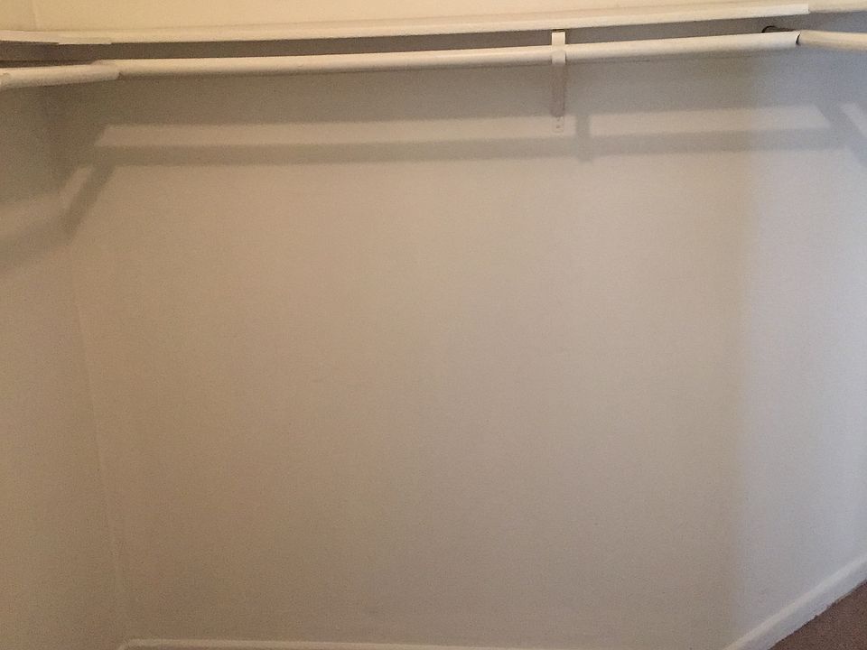 Walk-In Closet with MBR