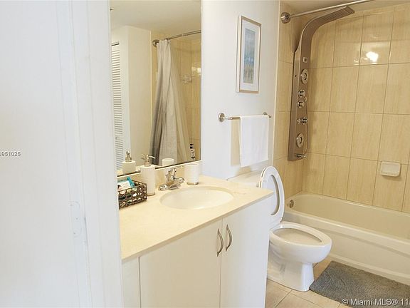 5th image of 1750 N Bayshore Dr APT 5409
