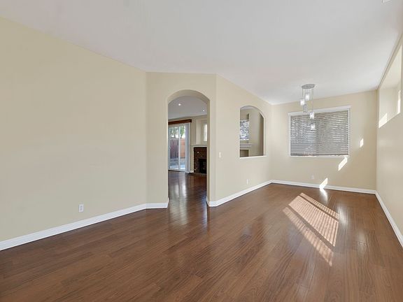 3rd image of 3865 Angeline St