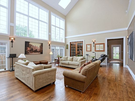 5th image of 506 Edgewood Pl