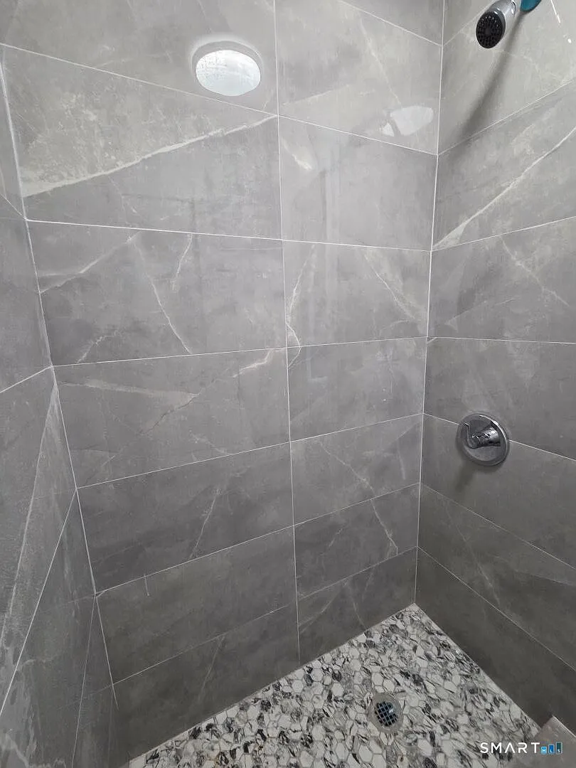 2 bed, 1.0 bath, 801 sqft, $1,700 — Photo 2