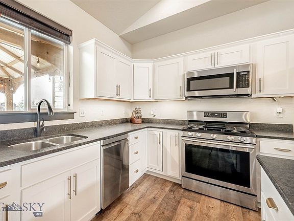 5th image of 1802 Fairview Ave