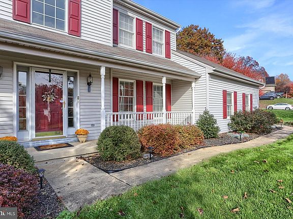 4th image of 79 Crimson Ln