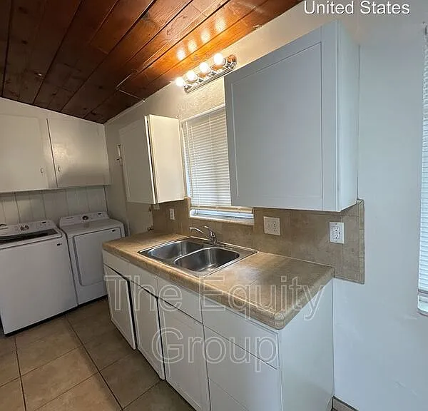 922 W Goshen Ave #A — Photo 6
