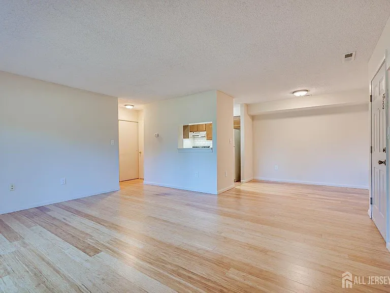 115 Ravens Crest Dr — Photo 4
