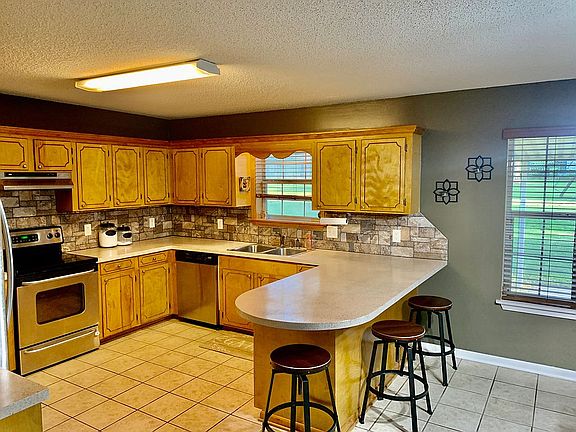 4th image of 205 Shady Crest Ln