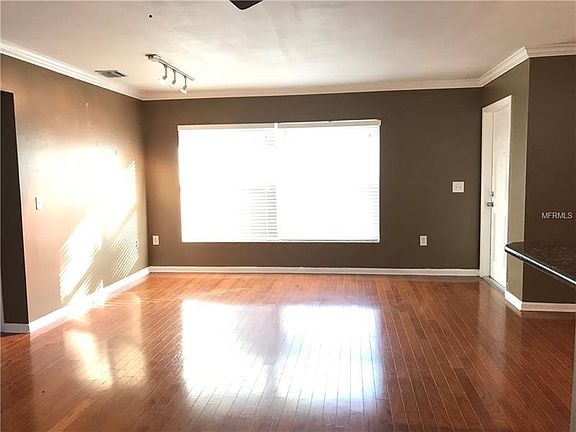 4th image of 1630 Parkside Dr