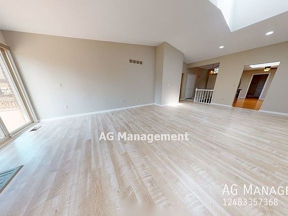 5th image of 49270 Arlington Ct