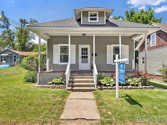3rd image of 2027 Prospect Ave NE