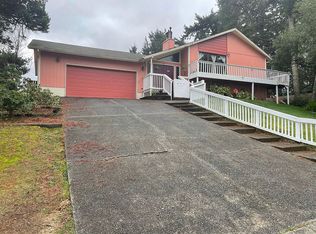 2411 Montana St, North Bend, OR 97459