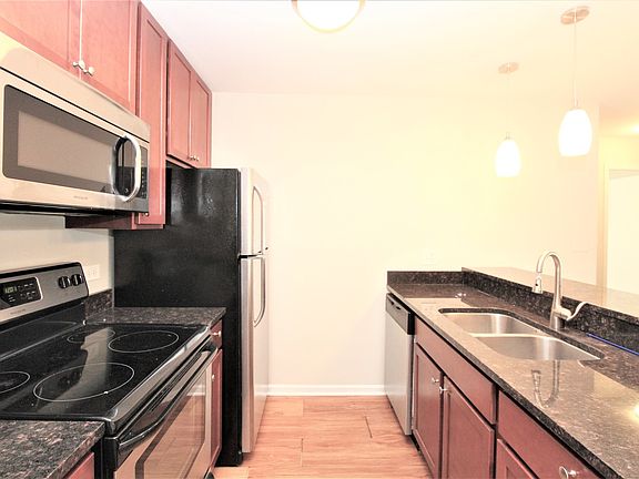 3rd image of 1720 N Halsted St APT 206