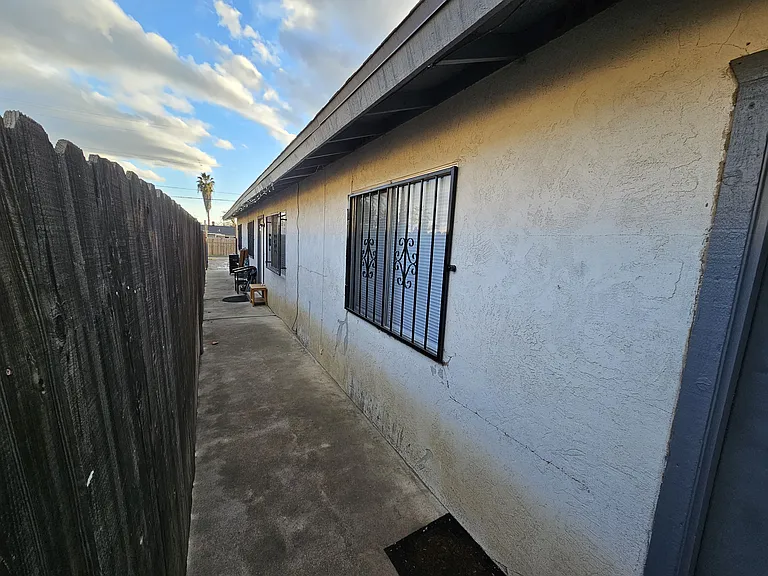 221 Lincoln Ave — Photo 16