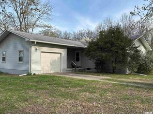 9700 N Straw Ln, Mount Vernon, IL 62864