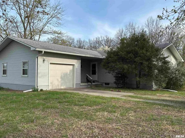 9700 N Straw Ln, Mount Vernon, IL 62864