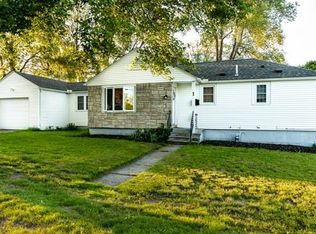 1 Manor Rd, Auburn, MA 01501