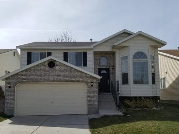 4 bed, 3.0 bath, 1962 sqft, $2,620 — Photo 1