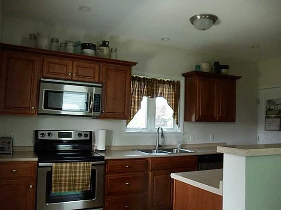 4th image of 1819 Raymond Ave