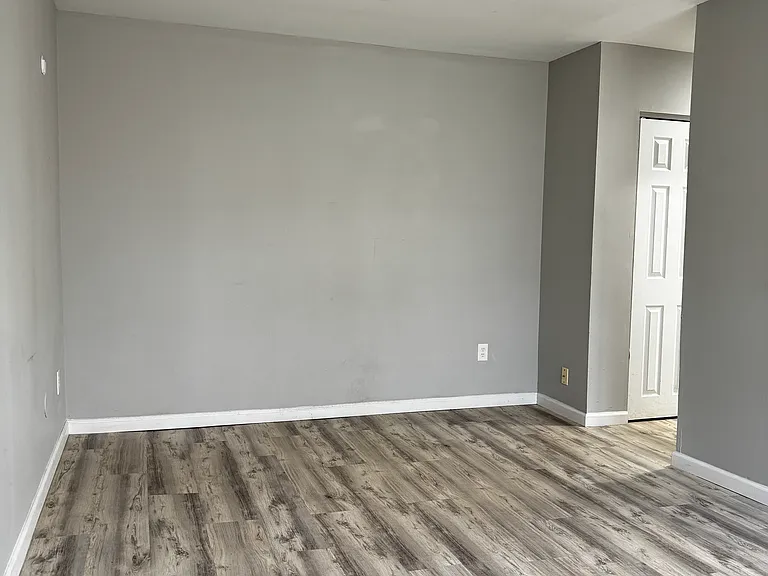 317 E Grand Ave #2 — Photo 4