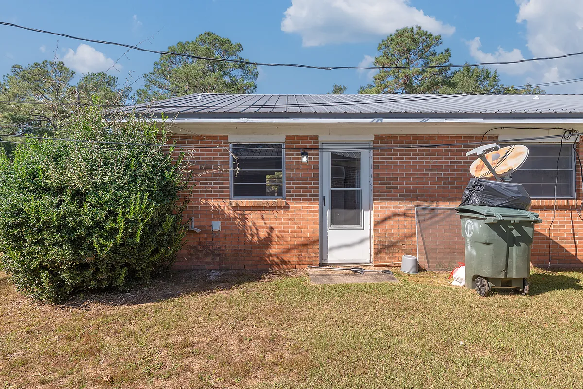 Building Photo - 300 E Brunson St #300B