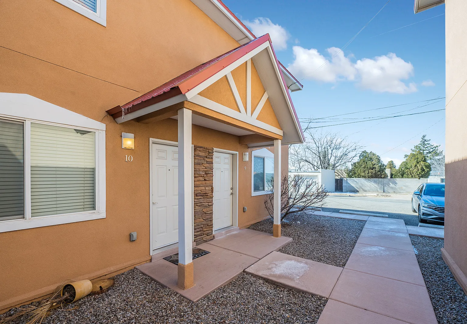 Modern 2-Story Townhome Near UNM & Nob Hill — Photo 2