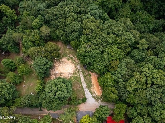 3rd image of 174 & 178 Hilltop Dr