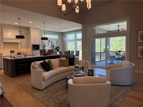3248 W 133rd Ter, Leawood, KS 66209