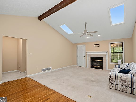 2nd image of 265 Lagrange Ct