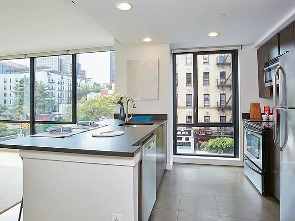 2nd image of 1595 Lexington Ave APT 3E