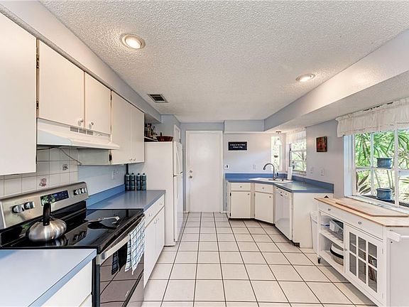 4th image of 1017 Gulf Coast Blvd