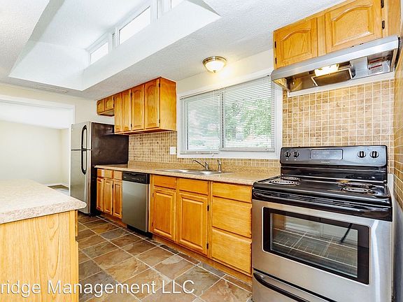 5th image of 303 W 96th Ter