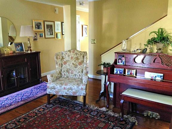 4th image of 506 Waters Edge Dr
