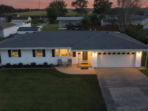406 E Chestnut St, Hoopeston, IL 60942